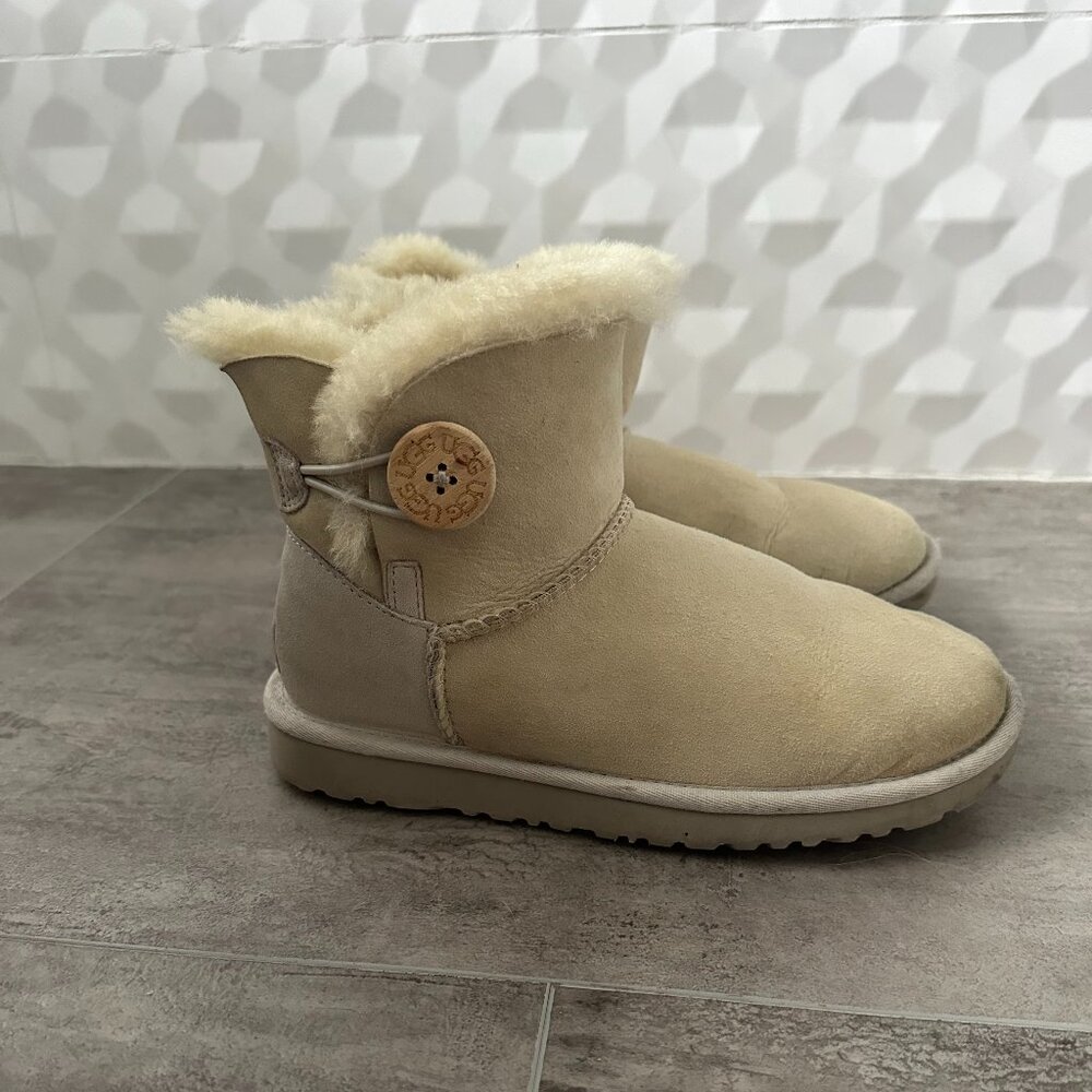 Ugg Mini Bailey Button Boots Size 6